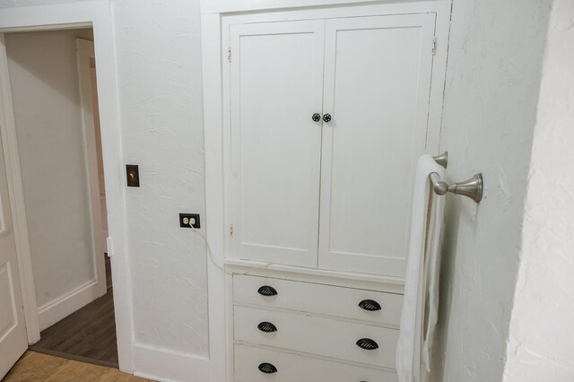 835 Park St, Fairmont, MN 56031 - view of closet