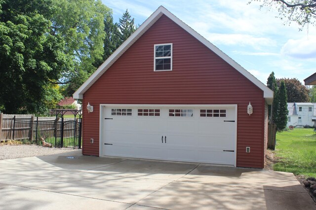 835 Park St, Fairmont, MN 56031 - view of detached garage