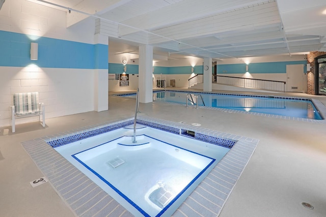 5601 Dewey Hill Rd Unit 310, Edina, MN 55439 - view of indoor community pool