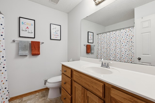 13910 47th Ln NE, Saint Michael, MN 55376 - full bath with vanity, toilet, baseboards, a textured ceiling, and curtained shower