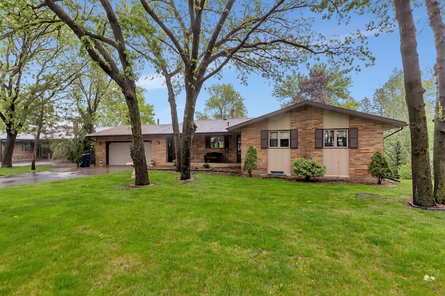 2916 Golf View Ct, Saint Cloud, MN 56301 - ranch-style home featuring a garage, a front yard, driveway, and brick siding
