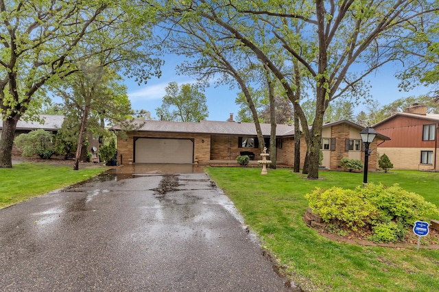 2916 Golf View Ct, Saint Cloud, MN 56301 - single story home featuring an attached garage, driveway, a front yard, and brick siding