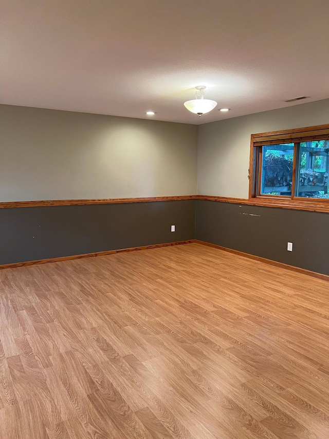205 Darling Pl, Alexandria, MN 56308 - empty room featuring light wood finished floors, recessed lighting, and baseboards
