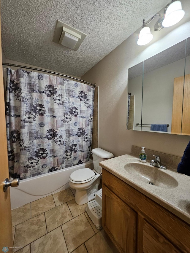 2904 17th Ave S, Moorhead, MN 56560 - bathroom featuring toilet, shower / bath combo, vanity, a textured ceiling, and tile patterned flooring