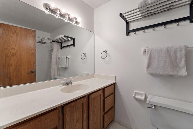 7150 Upper 157th St W, Apple Valley, MN 55124 - full bathroom with toilet, vanity, and a shower with curtain