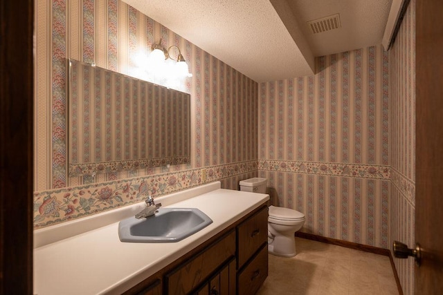 2851 120th Ave SW, Willmar, MN 56201 - bathroom featuring toilet, vanity, and a textured ceiling