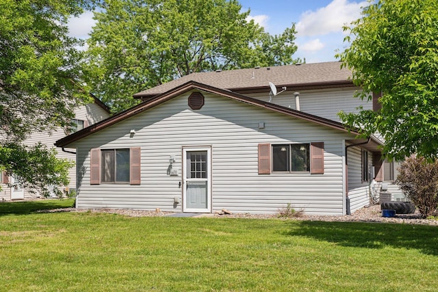 6670 84th Ct N, Brooklyn Park, MN 55445 - rear view of house featuring a yard