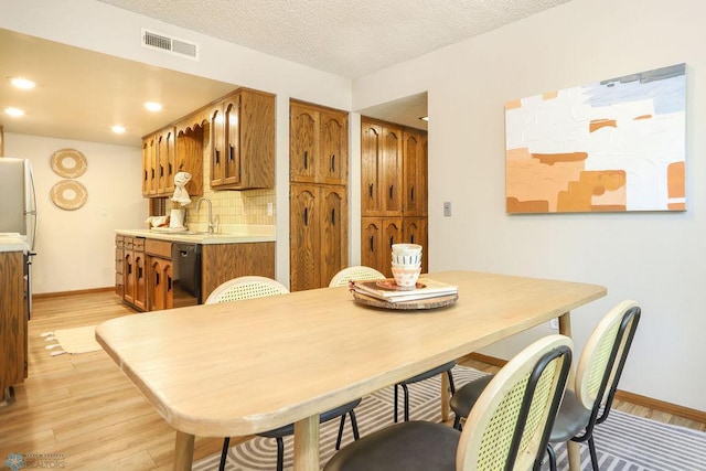 220 8th St S Unit B2, Fargo, ND 58103 - dining area featuring light wood finished floors, baseboards, and recessed lighting