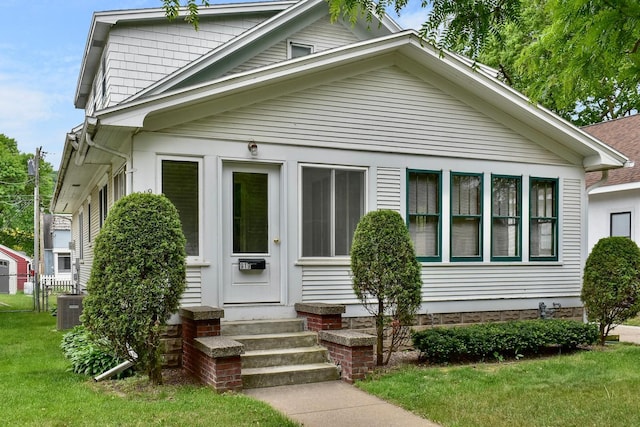 919 Howard St, Winona, MN 55987 - view of front of property with entry steps, central air condition unit, and a front lawn