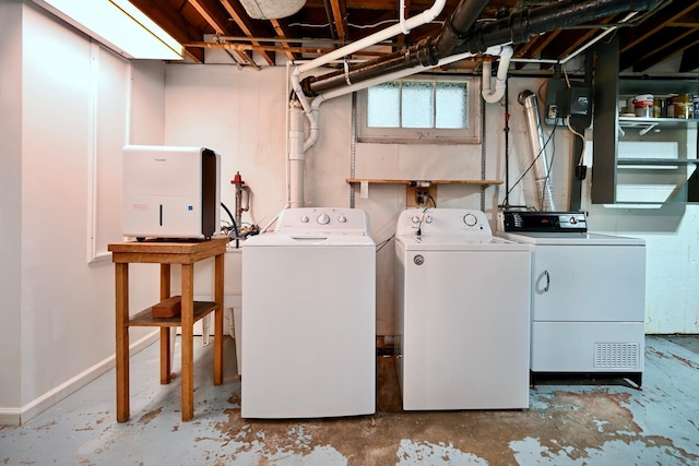 919 Howard St, Winona, MN 55987 - laundry room with washing machine and dryer and baseboards