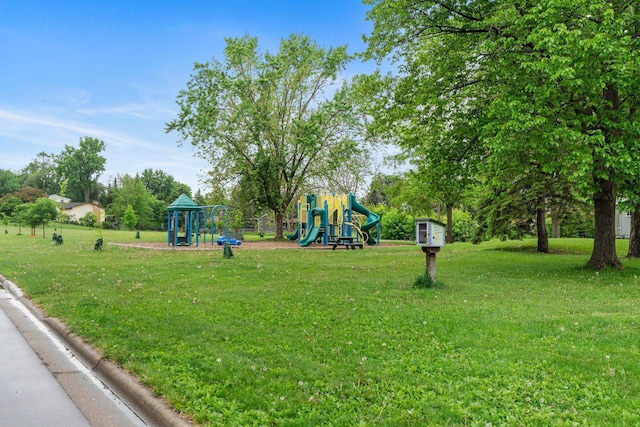 4017 Kentucky Ave N, Crystal, MN 55427 - view of grassy yard