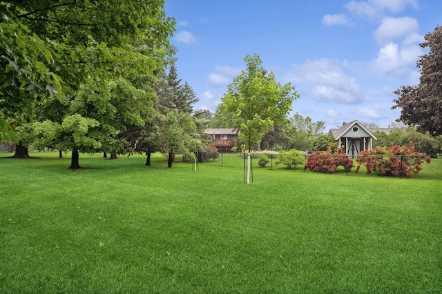 656 Mina Ct, Mahtomedi, MN 55082 - view of yard