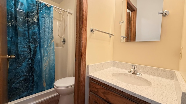 656 Mina Ct, Mahtomedi, MN 55082 - full bath with vanity and a shower with shower curtain