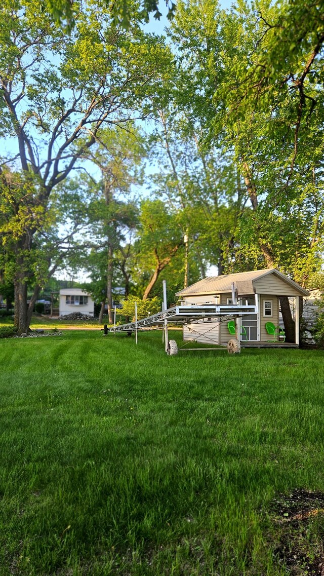 33798 Shady Oak Dr, Foster Twp, MN 56225 - view of green lawn