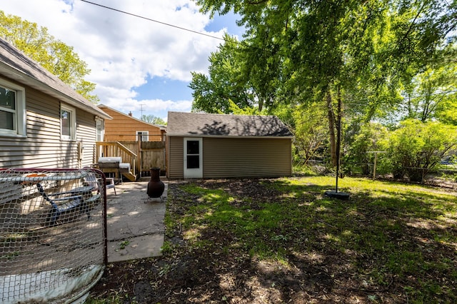 802 19th St SW, Austin, MN 55912 - view of yard featuring a patio and an outdoor structure