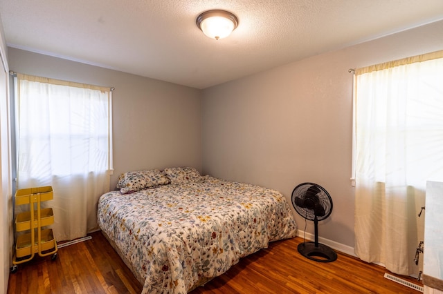 802 19th St SW, Austin, MN 55912 - bedroom featuring dark wood-style floors and baseboards