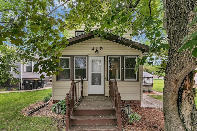215 Main St E, Freeport, MN 56331 - view of front facade with a front lawn