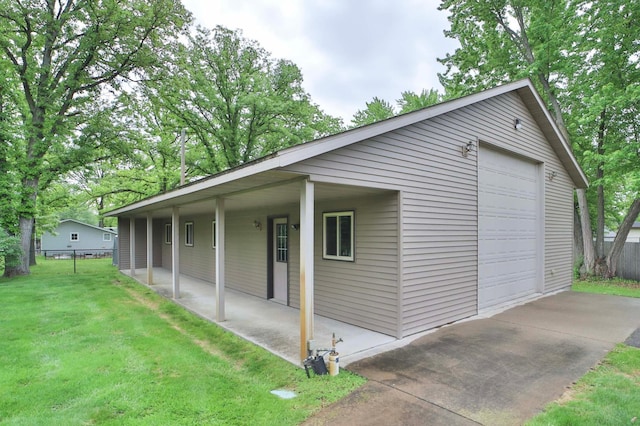 909 Lilac Ln, Little Falls, MN 56345 - detached garage with driveway