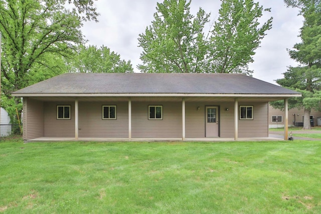 909 Lilac Ln, Little Falls, MN 56345 - view of front facade with a front lawn