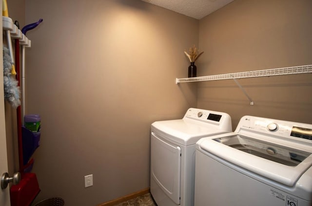 5150 Fairpoint Dr N, Hugo, MN 55038 - laundry area featuring washer and clothes dryer and baseboards