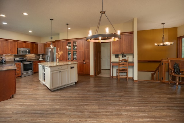 2373 Tee Time Rd SE, Rochester, MN 55904 - kitchen with appliances with stainless steel finishes, a chandelier, dark wood finished floors, brown cabinetry, and recessed lighting