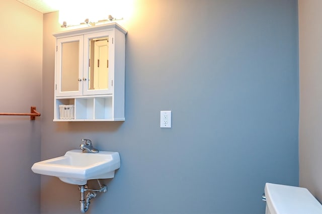 4020 Orleans Ln N, Plymouth, MN 55441 - bathroom with toilet