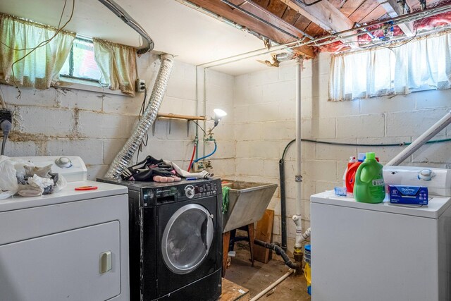 820 6th St, Montevideo, MN 56265 - laundry area featuring separate washer and dryer