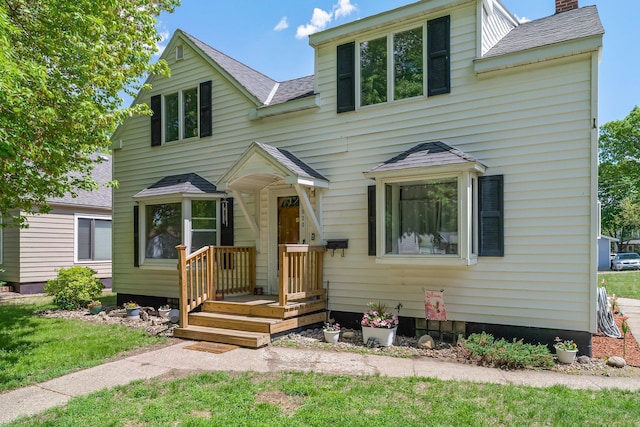 820 6th St, Montevideo, MN 56265 - traditional-style house featuring a chimney, a shingled roof, and a front yard