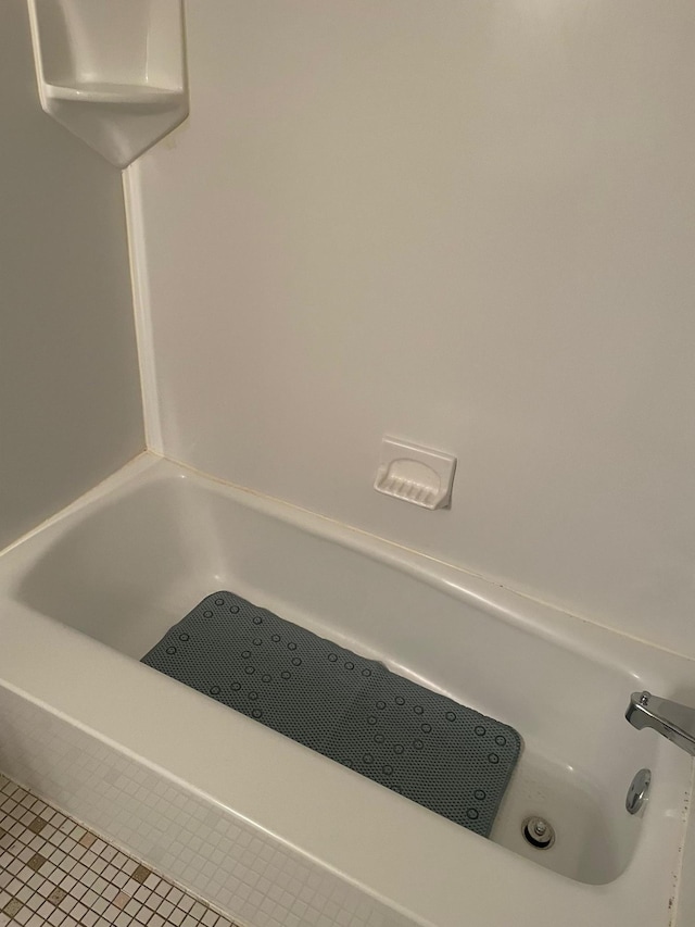 4030 15th Ave S Unit 8C, Minneapolis, MN 55407 - bathroom view of a bath