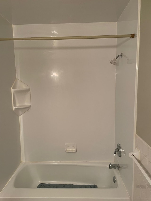 4030 15th Ave S Unit 8C, Minneapolis, MN 55407 - bathroom featuring shower / bath combination