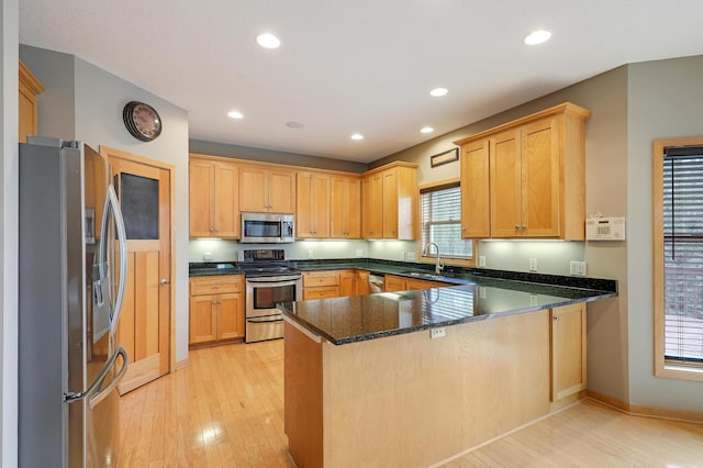 15285 Quinn St NW, Andover, MN 55304 - kitchen featuring stainless steel appliances, a peninsula, light wood finished floors, a sink, and recessed lighting