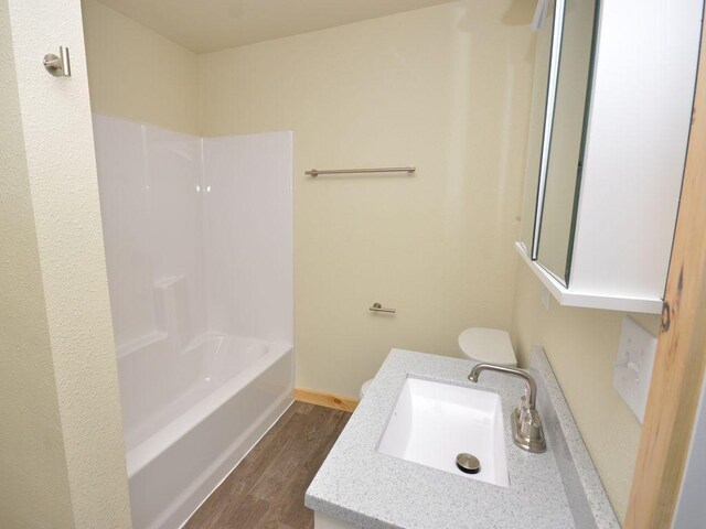 24061 US-71, Park Rapids, MN 56470 - bathroom featuring wood finished floors, vanity, and shower / bathtub combination