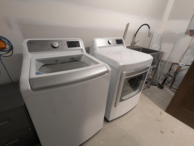 26884 709th St, Lake City, MN 55041 - laundry room with washing machine and clothes dryer