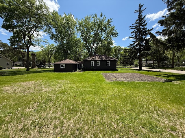 446 Darwin St, Litchfield, MN 55355 - view of green lawn