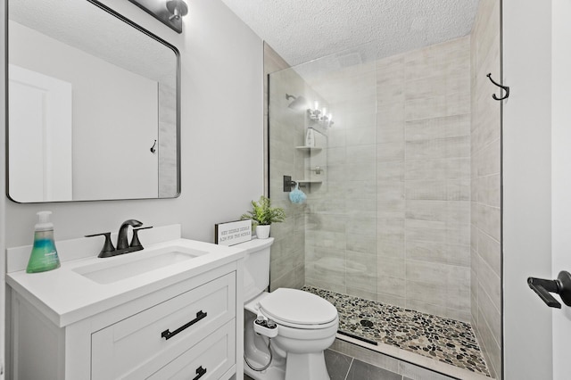 7190 Annapolis Cir, Maple Grove, MN 55311 - bathroom with toilet, vanity, a tile shower, and a textured ceiling