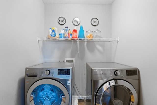 6980 Archer Trl, Inver Grove Heights, MN 55077 - laundry area featuring washer and clothes dryer