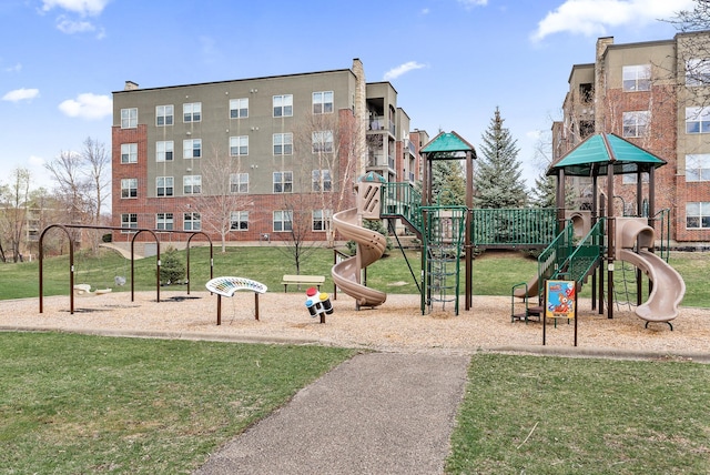 445 Shelard Pkwy Unit 204, Saint Louis Park, MN 55426 - communal playground with a yard