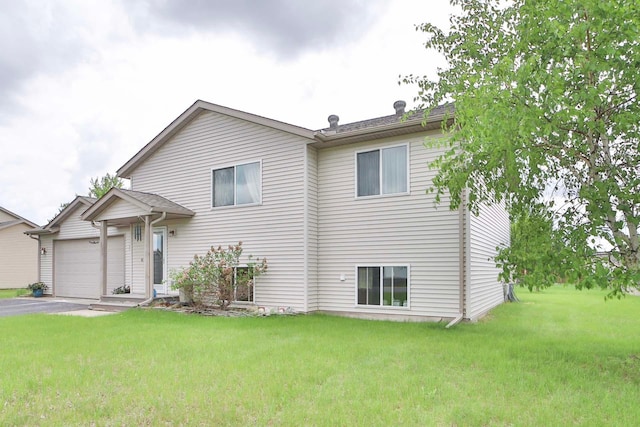 9095 Twins St, Brainerd, MN 56401 - view of front of property featuring a front yard, driveway, and an attached garage