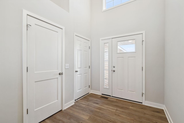 2701 213th St W, Farmington, MN 55024 - entryway featuring wood finished floors, baseboards, and a towering ceiling