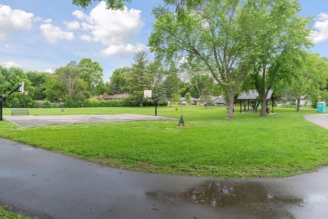 3732 Jersey Ave N, Crystal, MN 55427 - surrounding community featuring community basketball court and a lawn