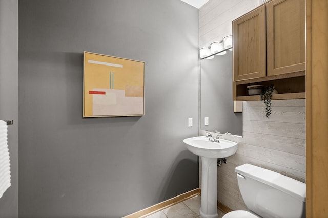 2566 Ellis Ave Unit 124, Saint Paul, MN 55114 - half bath featuring toilet, baseboards, and tile patterned floors
