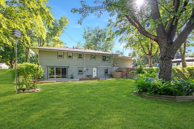 601 4th Ave N, Sauk Rapids, MN 56379 - back of property featuring a lawn
