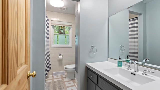 1504 89th Ave N, Brooklyn Park, MN 55444 - full bath featuring toilet, vanity, tile walls, and a shower with curtain
