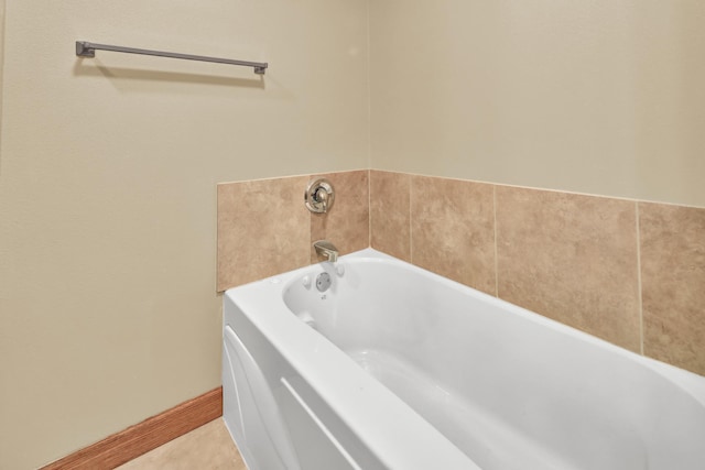 1426 Woodland Way, Lake City, MN 55041 - full bath with a garden tub and baseboards