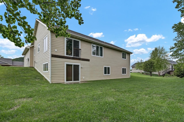 1426 Woodland Way, Lake City, MN 55041 - rear view of house featuring a yard