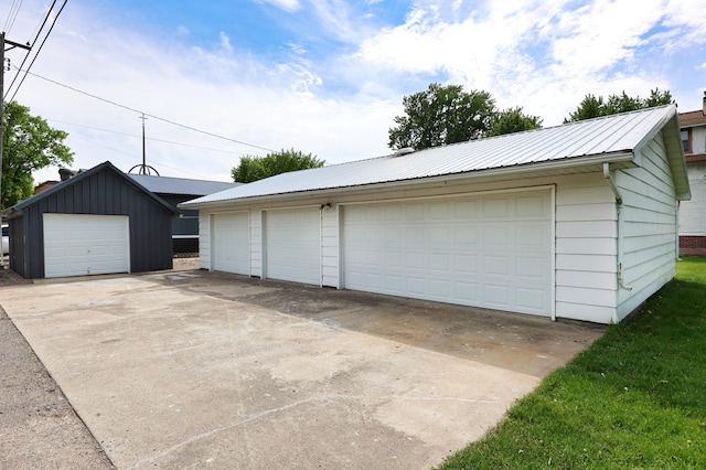 411 6th St, Bird Island, MN 55310 - view of detached garage