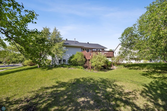 3138 25th Ave S, Fargo, ND 58103 - view of grassy yard featuring a wooden deck