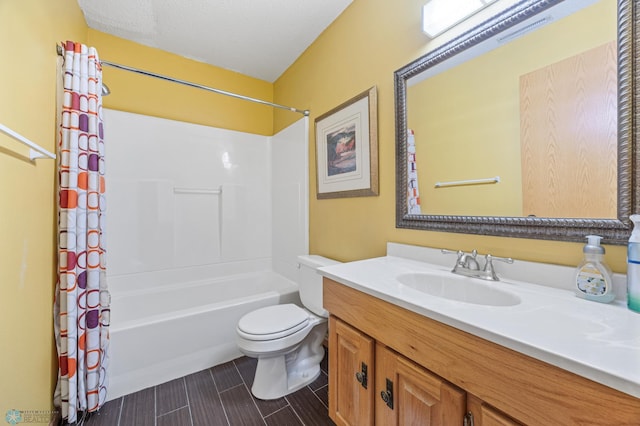 3138 25th Ave S, Fargo, ND 58103 - bathroom with toilet, vanity, shower / bath combination with curtain, and wood finished floors