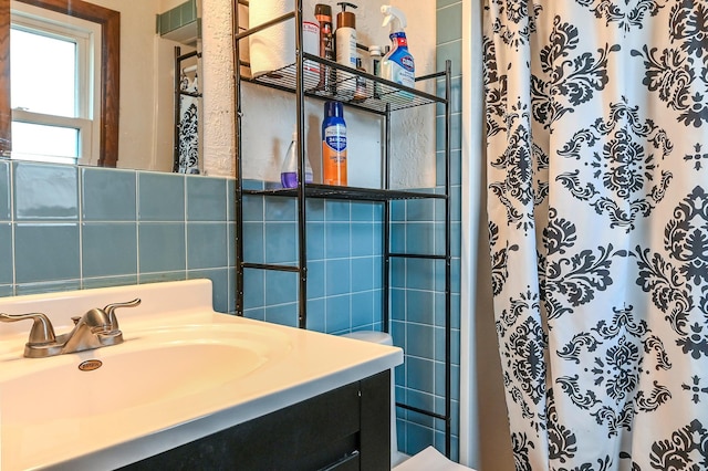 2904 Silver Lake Ct NE, Saint Anthony, MN 55421 - bathroom featuring tile walls, vanity, and a shower with curtain