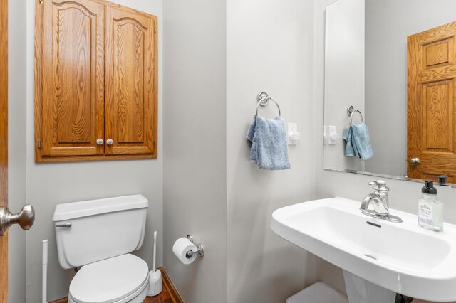 1212 Mill Creek Cir, Saint Cloud, MN 56303 - bathroom with toilet